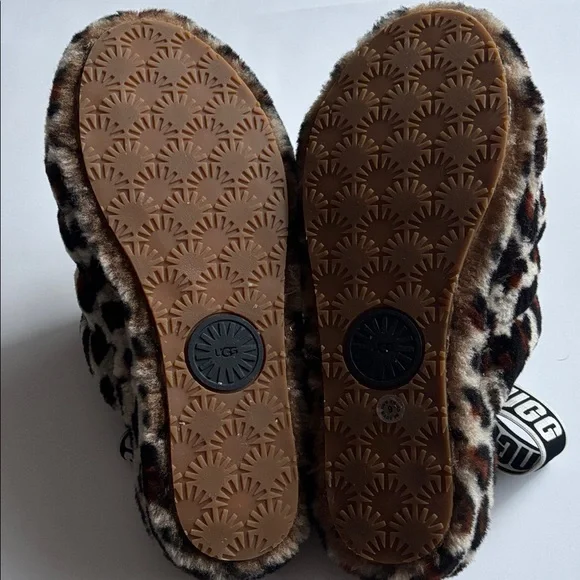 UGG Flufg Yeah Slippers - Picture 5 of 9